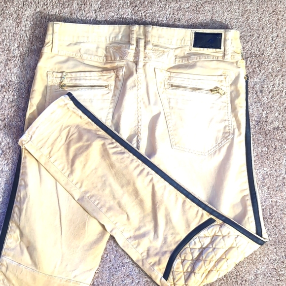 Robin's Jean Pants - Picture 4 of 4